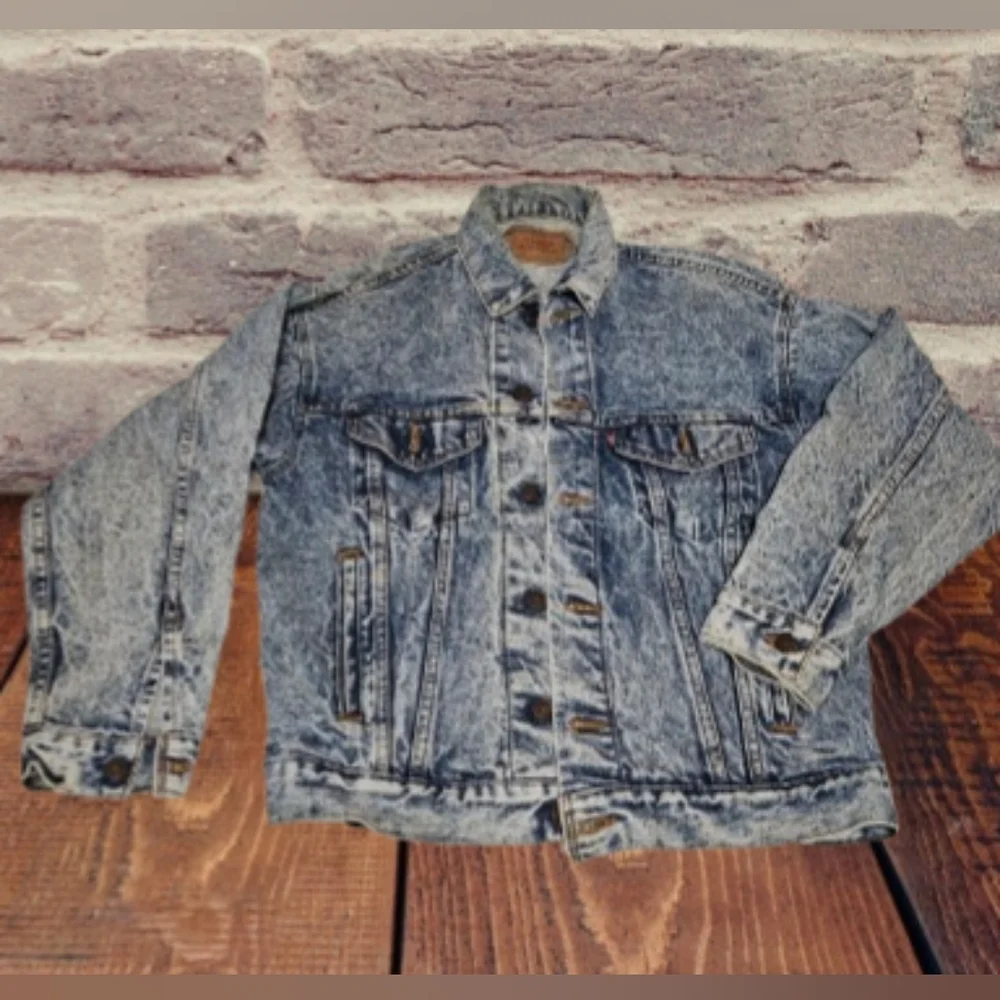 📣 Vintage 90s Levi Red Tag Acid Wash Denim Blue 🤠  Jean Jacket 🧥 Size Small - Picture 2 of 8